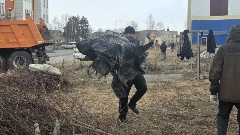 8 мая, в преддверии Дня Великой Победы, на улицах села Мильково прошёл субботник. Мероприятие было о