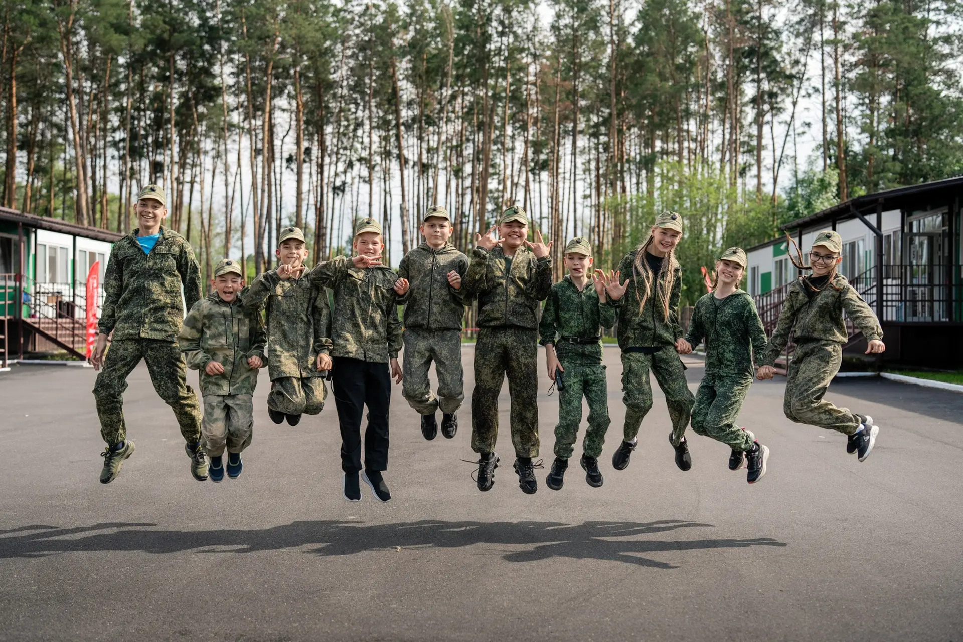 Команда Нежинского лицея принимает участие в региональном этапе военно-патриотической игры «Зарница 