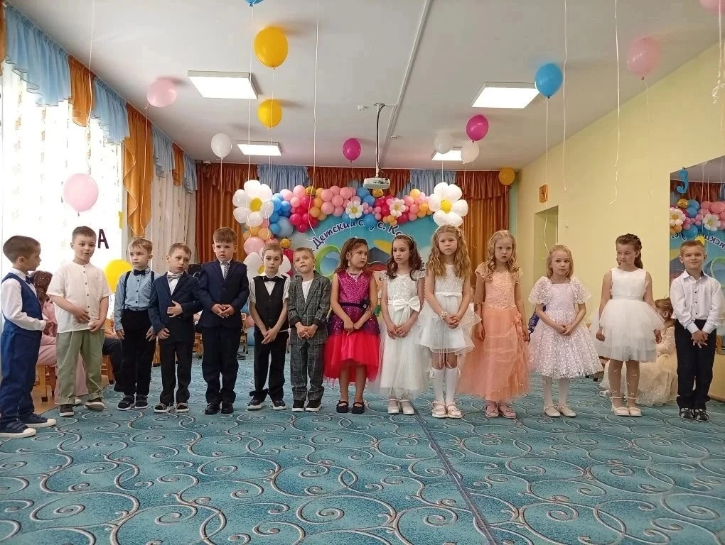 Наша "Радуга" засияла ярче всех! 🌈 Выпускной из детского сада!

Сегодня в группе "Радуга" произошло