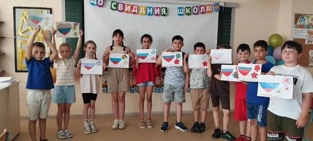 В преддверии Дня России в пришкольном лагере «Улыбка» ГБОУ «СШ № 8 г.о. Мариуполь» дети приняли учас