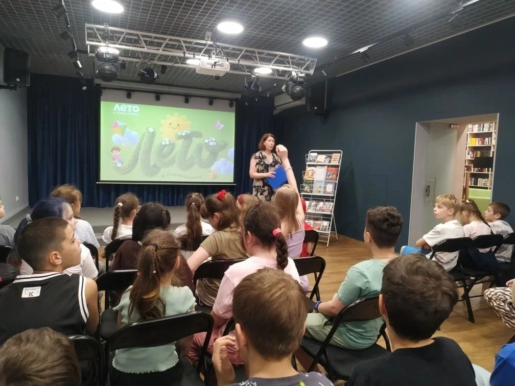 В преддверии Дня русского языка 3-й и 5-й отряды пришкольного лагеря "Созвездие" посетили Центральну