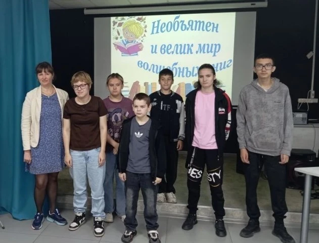 Необъятен и велик мир волшебных детских книг
⁣
В начале летних каникул гостями библиотеки стали восп