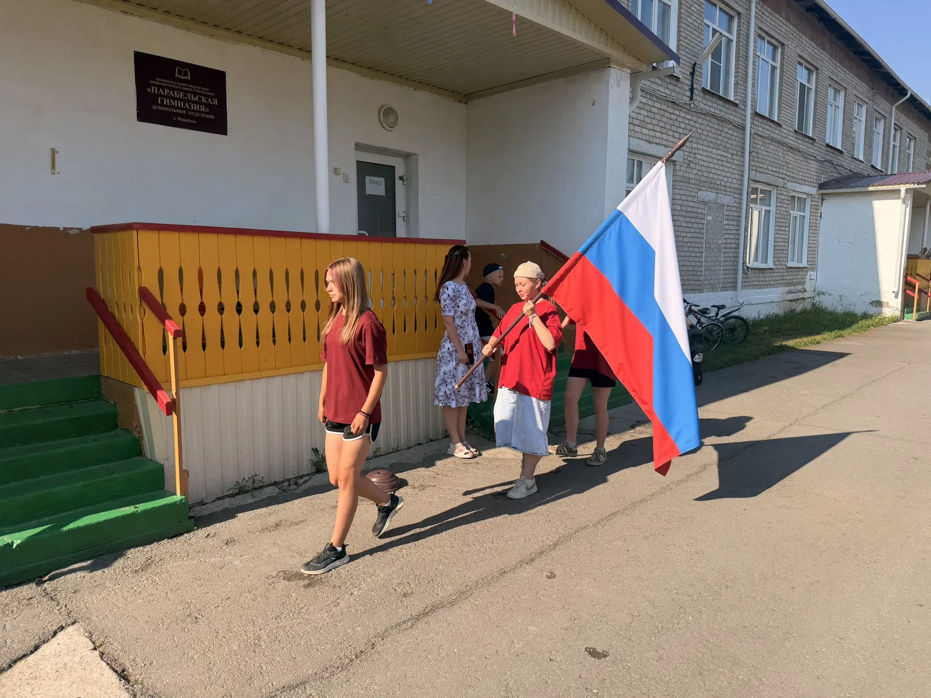 🔥 Сегодняшний день в пришкольном лагере стартовал бодрее некуда: весёлая музыкальная зарядка с вожа