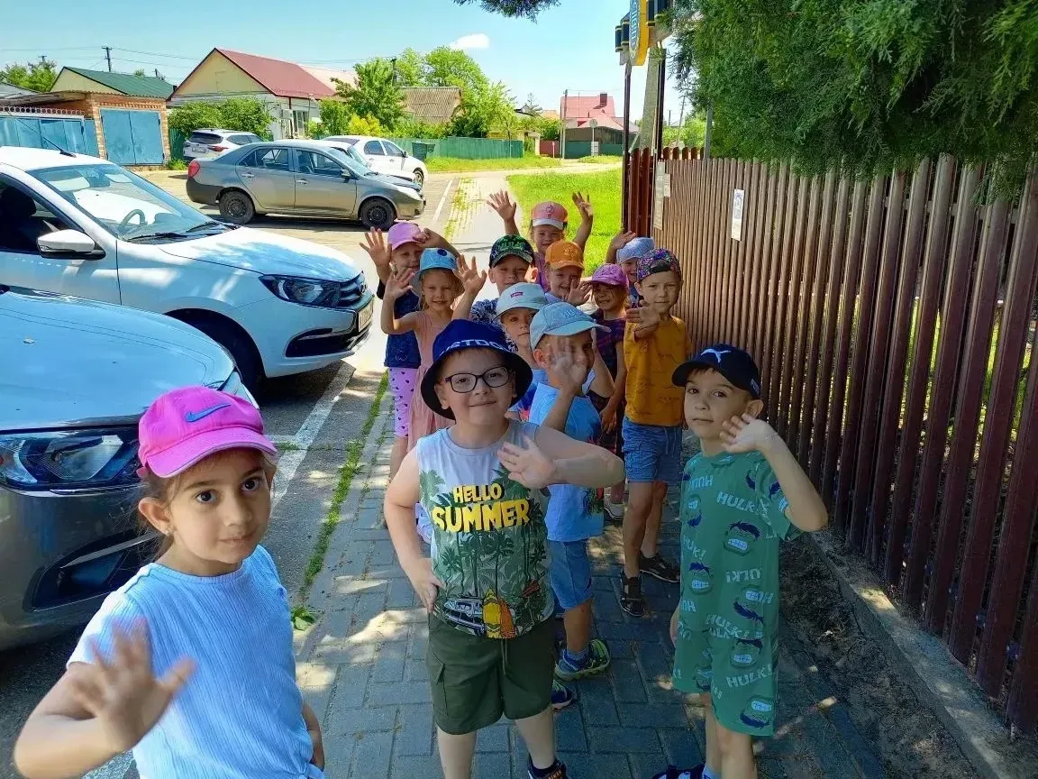 Врываемся в лето — ярко, весело, с новыми открытиями! 🔥☀️ Ребята из старшей и подготовительной груп