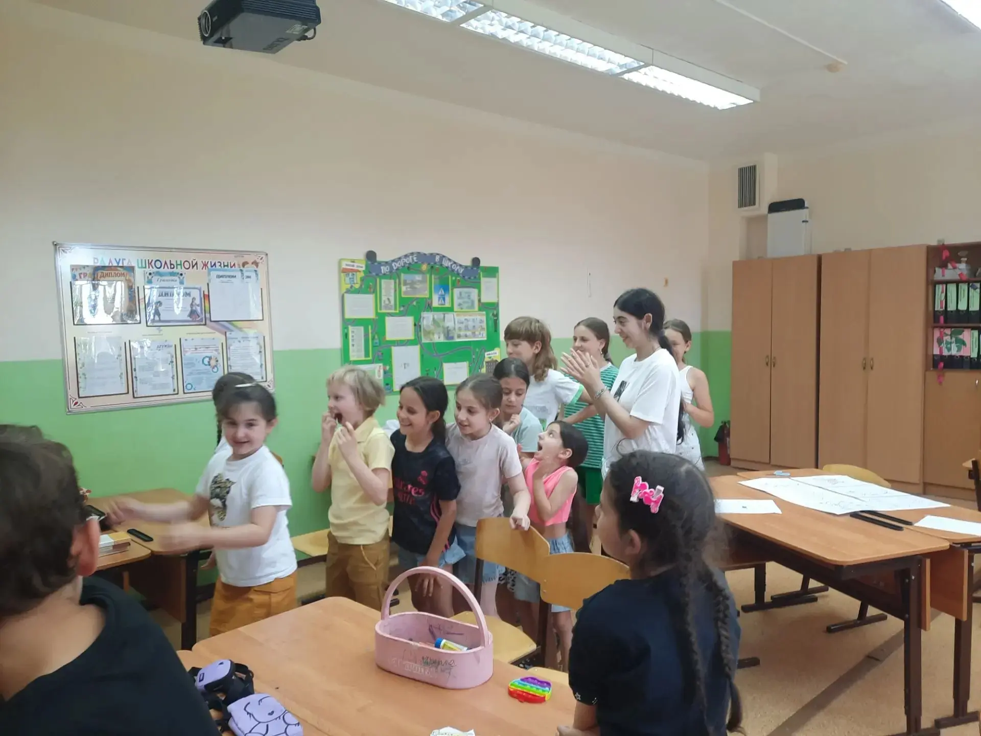 Один день в лагере «Заряжайка»: спорт, эмоции и «Головоломка».

Ещё один яркий и солнечный день в ла