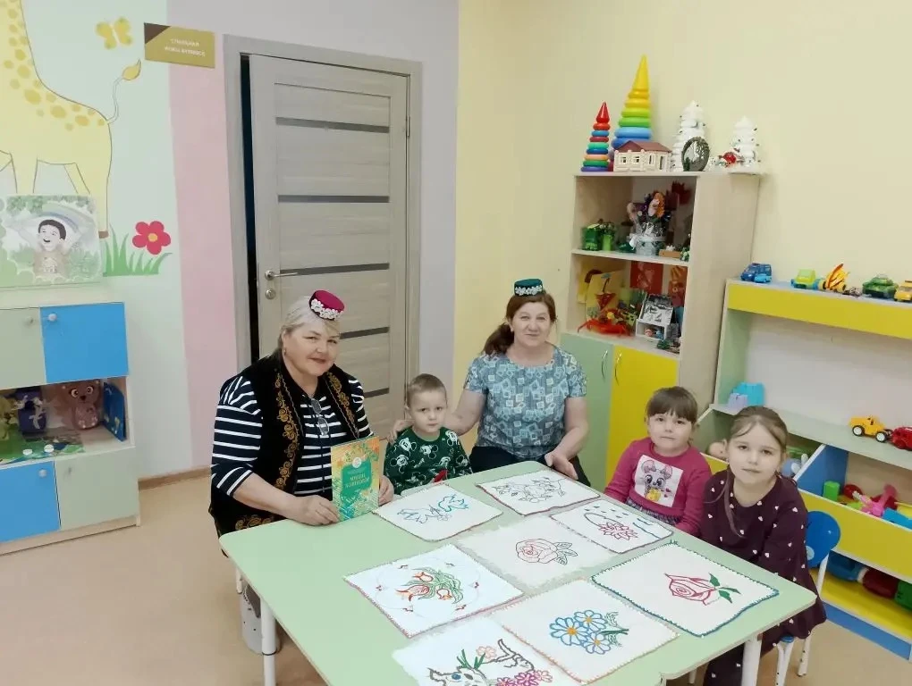 Татар халкының милли бәйрәмнәре,йола уеннары, гореф-гадәтләре аша балаларның аралашу, сәнгатьле сөйл