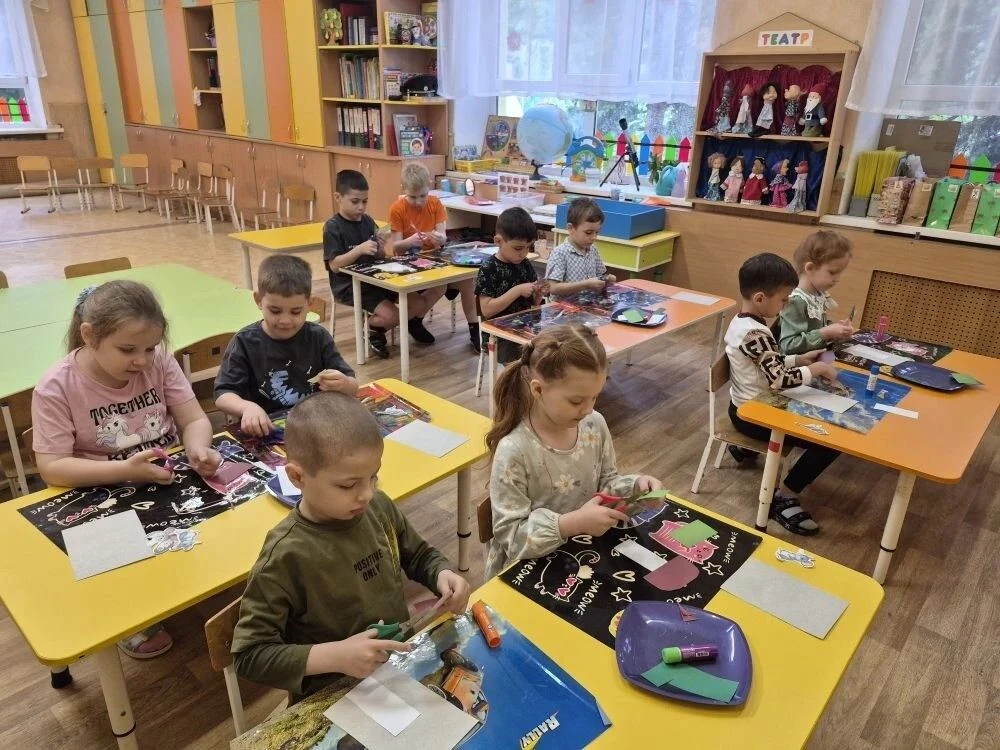 В старшей и подготовительной группе №17 (ТНР) прошло творческое занятие по мотивам доброй сказки В. 