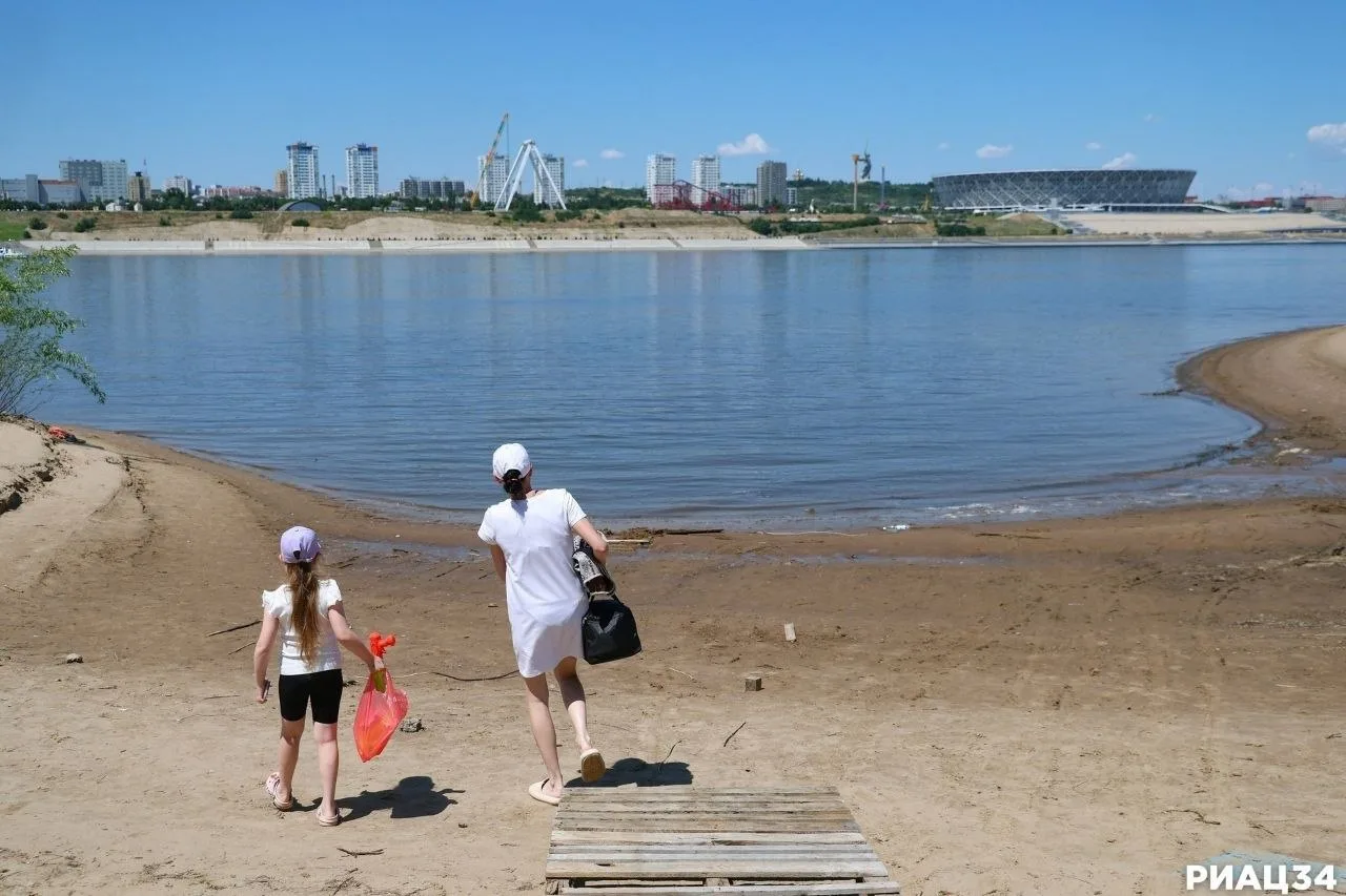 ⛱ Купальный сезон-2026: волгоградцы рванули на пляж.

Официально купальный сезон в этом году откроет