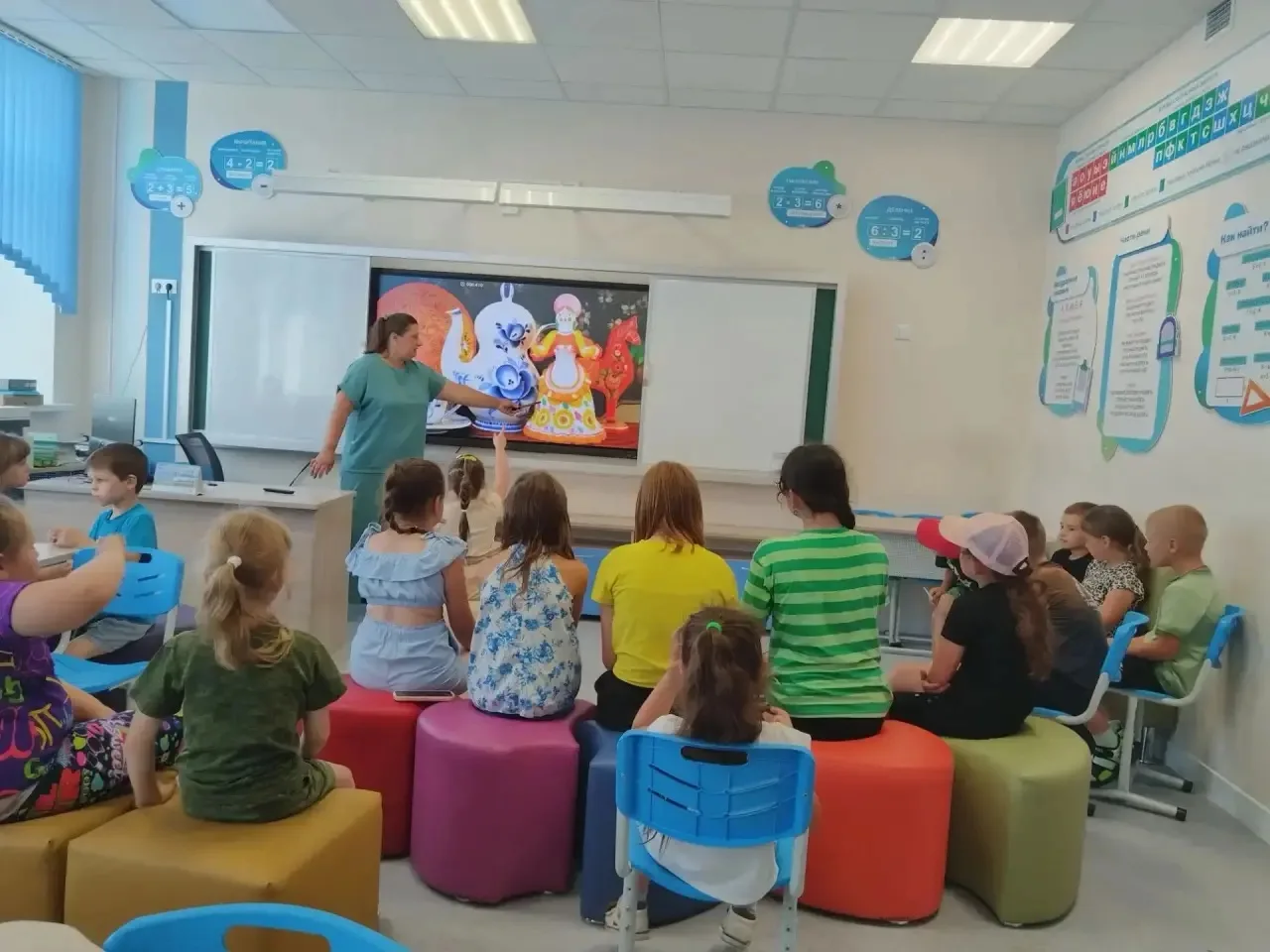 Сегодня в пришкольном лагере "Родники" МБОУ СОШ N43 прошёл яркий и познавательный День культуры!

🌞