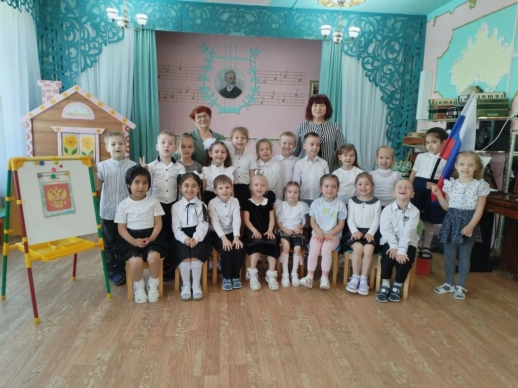 🤍💙❤️Эта неделя в группе «Непоседы» прошла под особенным, душевным названием — «Наша любимая Россия