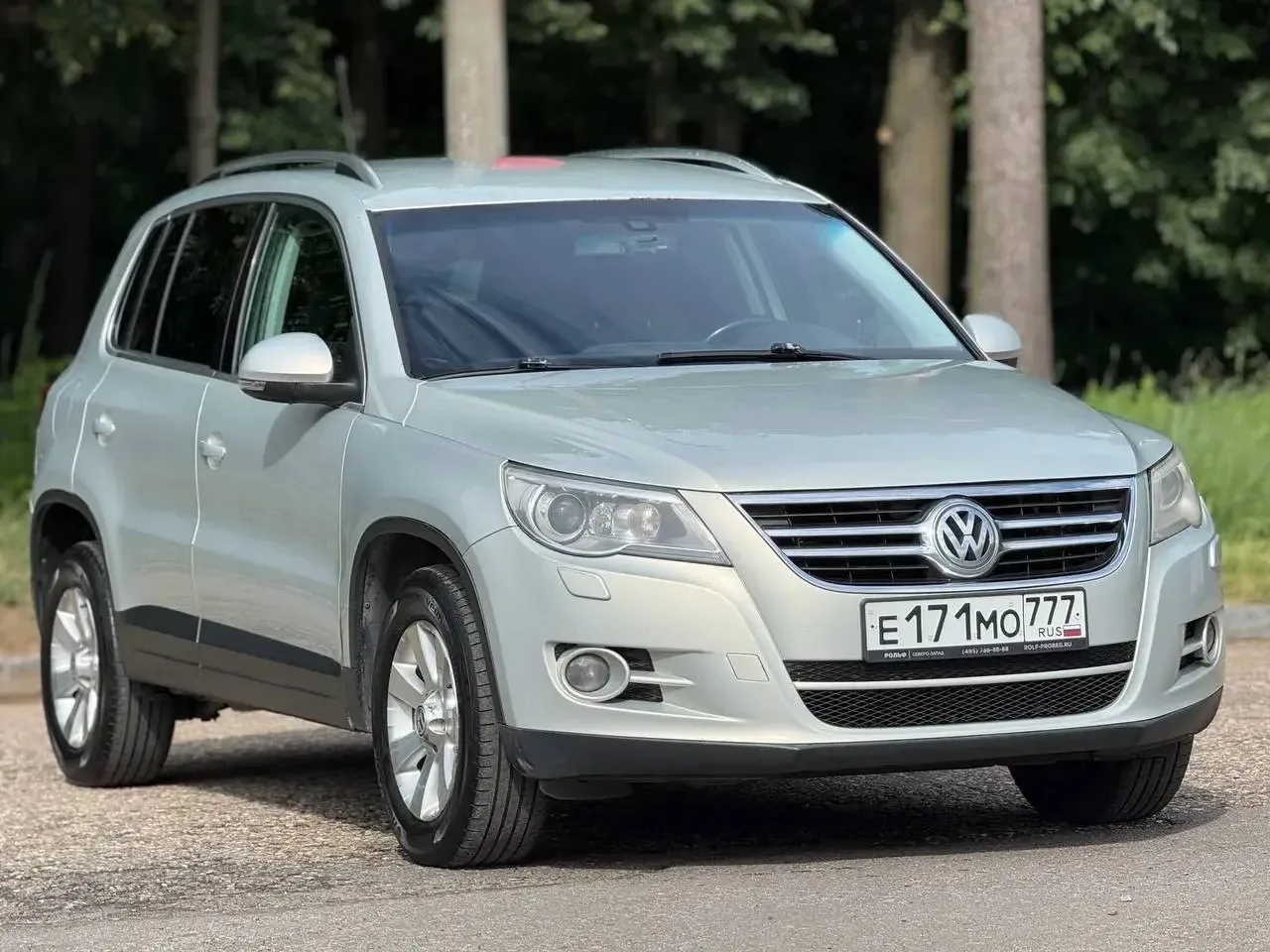 Volkswagen Tiguan
2.0 АКПП 4WD 2010 год

Пробег: 233.000км 
В хорошем состоянии, 3 собственника, ори