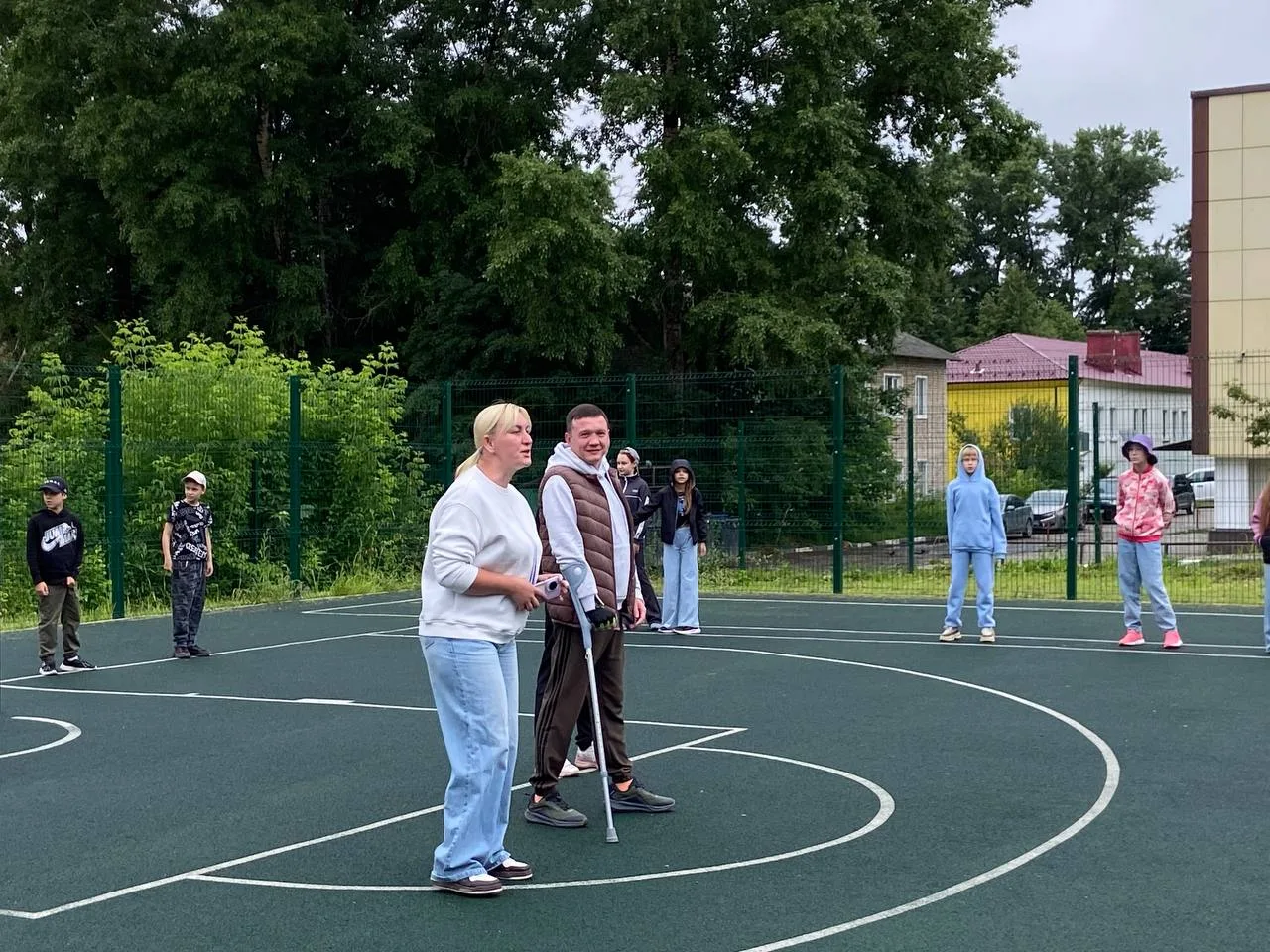 В рамках летнего лагеря Наро-Фоминской СОШ №9 состоялась утренняя зарядка с героями.

Занятие для ре