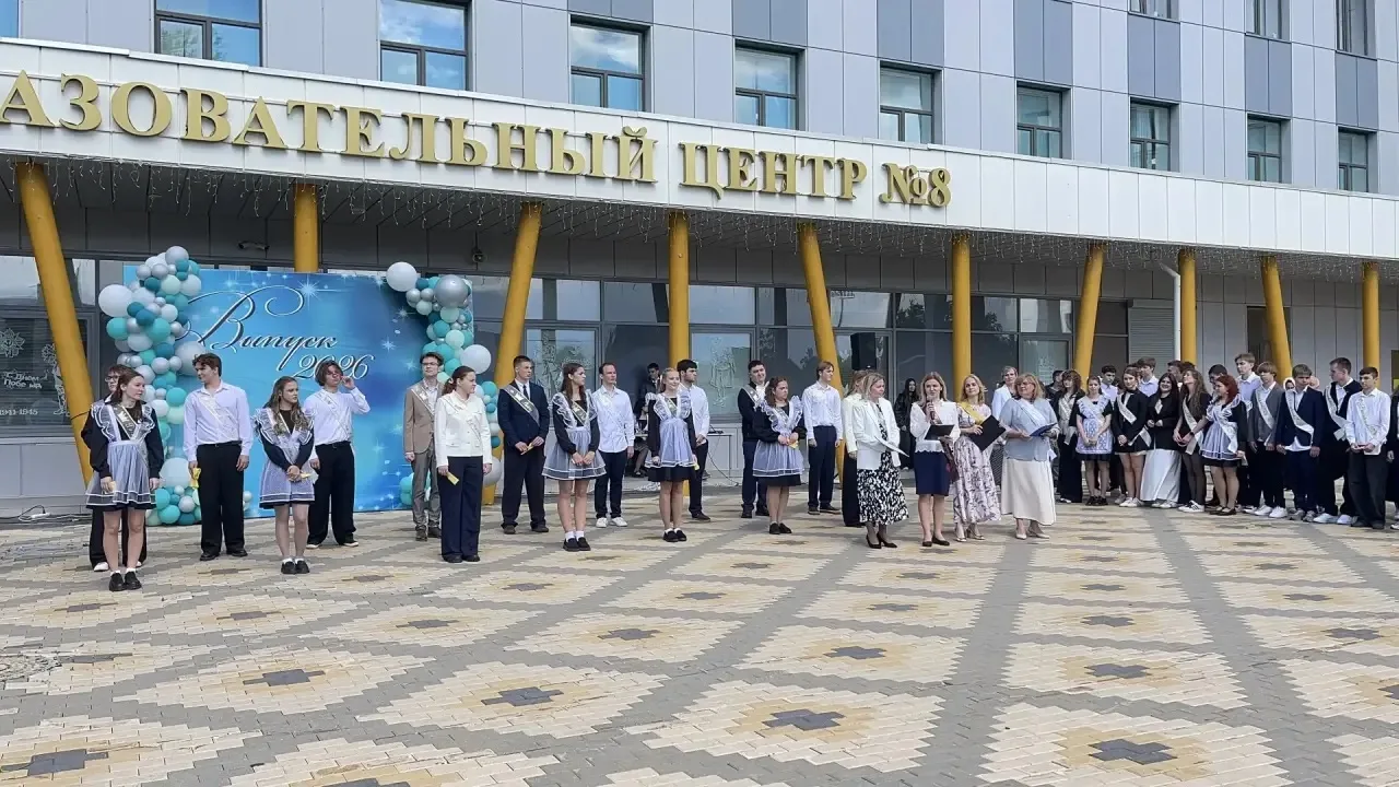 ✨🎓 Самый трогательный «Последний звонок» прозвенел в нашей школе! 🎓✨

Этот день получился по-насто