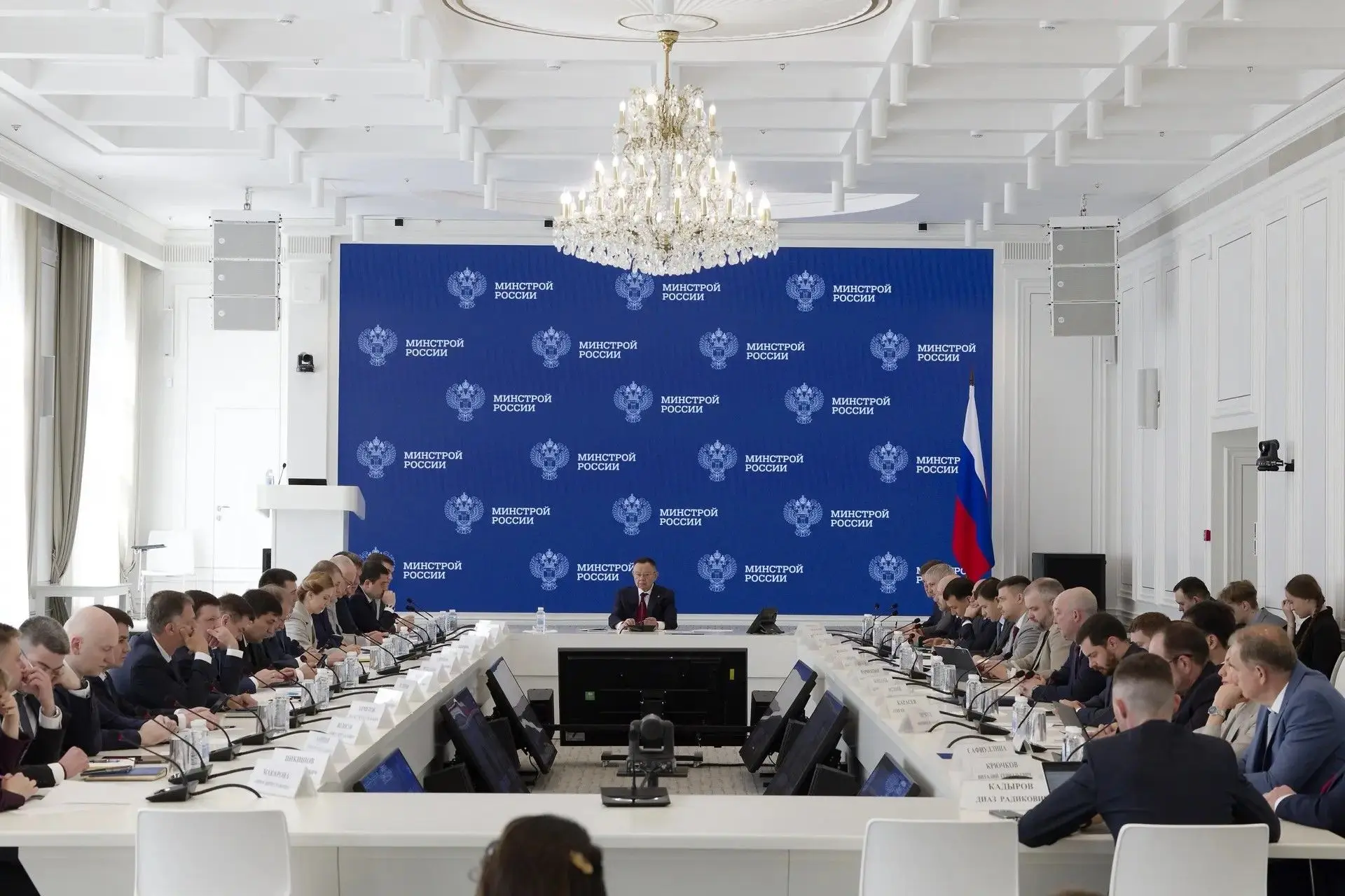 В Минстрое России прошло еженедельное оперативное совещание под председательством Министра строитель