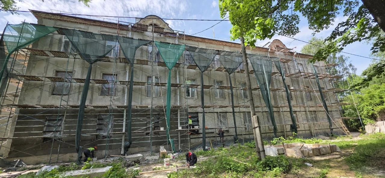 В Воронеже началась реставрация фасада «Корпуса Служителей» – объекта культурного наследия федеральн