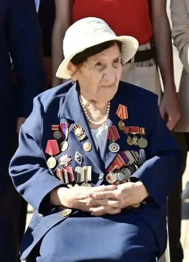 🎉 Сегодня свой 103-й день рождения отмечает Розалия Сергеевна Абгарян, ветеран Великой Отечественно