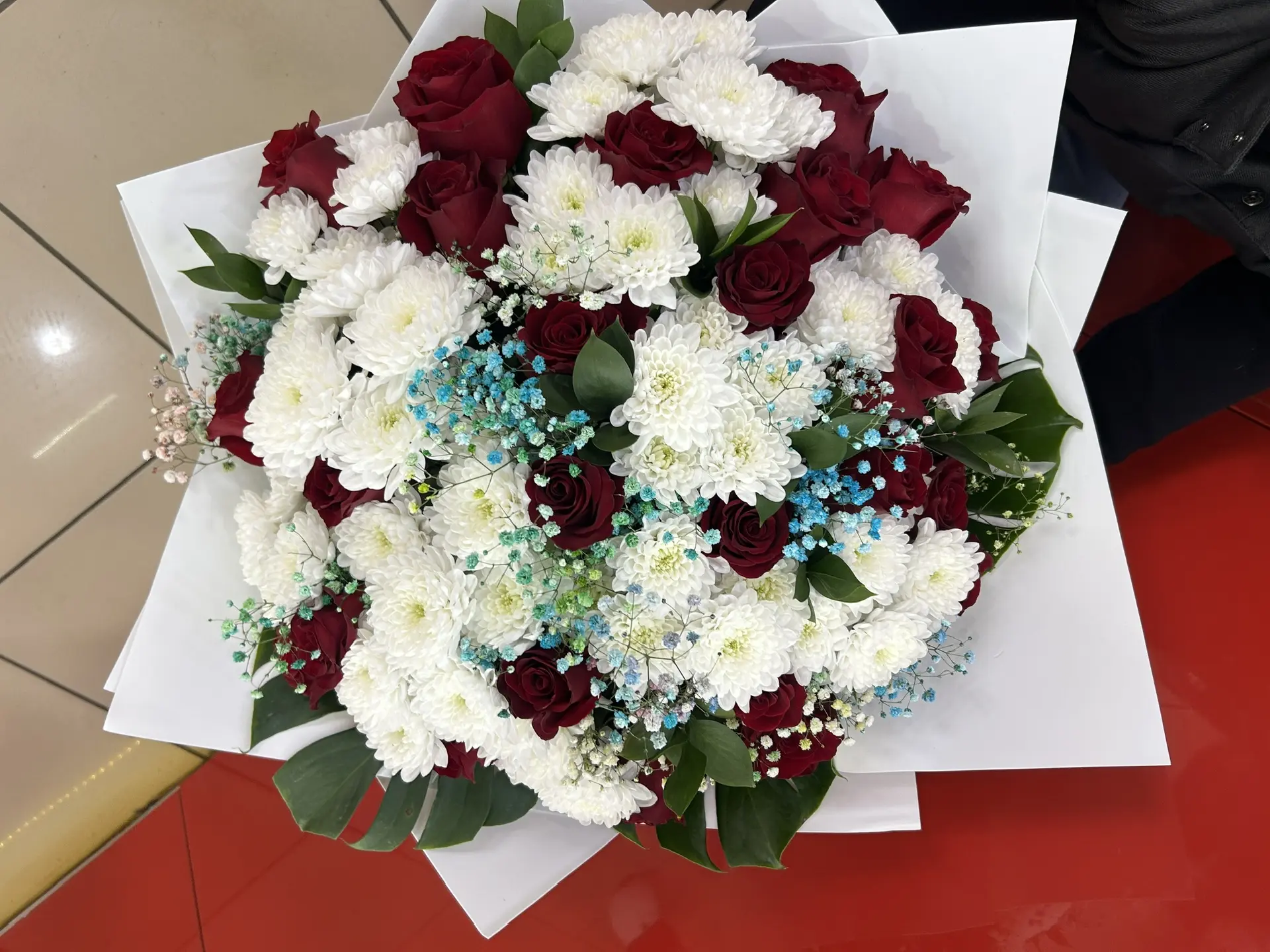 💐Сочетание красного и белого - это история о страсти и чистоте, о сильных чувствах и искренности.
Д
