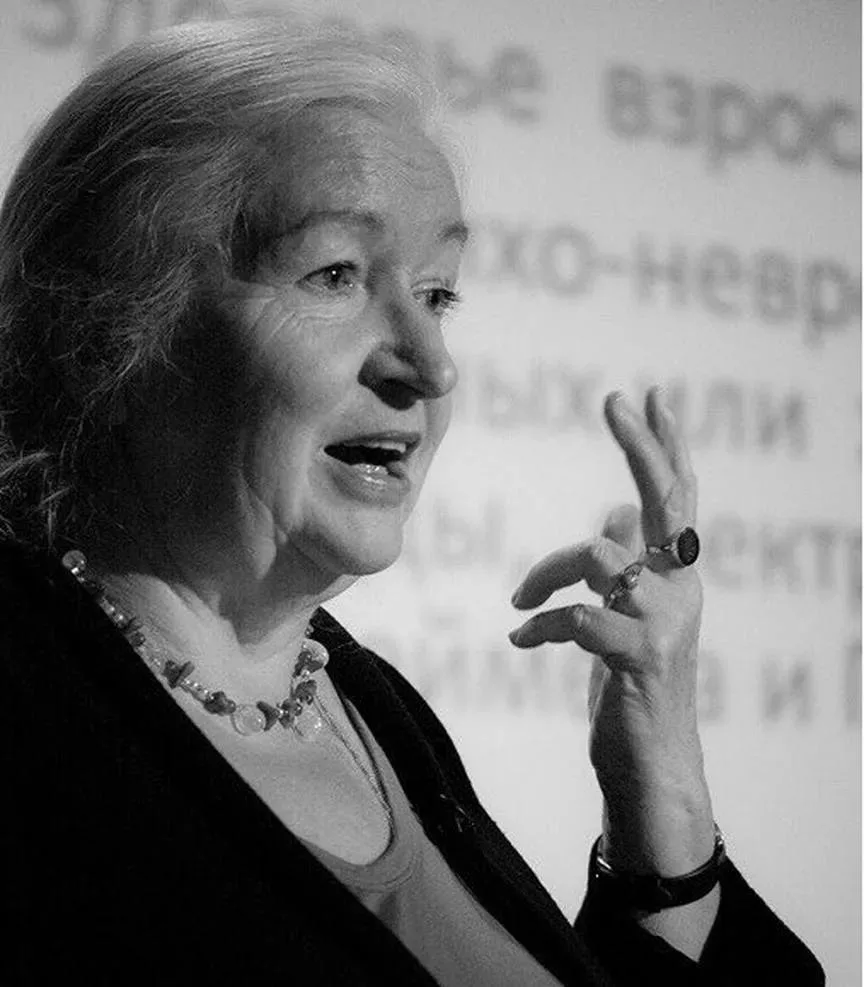 «Чтобы тебя не раздирало изнутри, нужно выговориться. Для этого существуют исповедники, подруги и пс