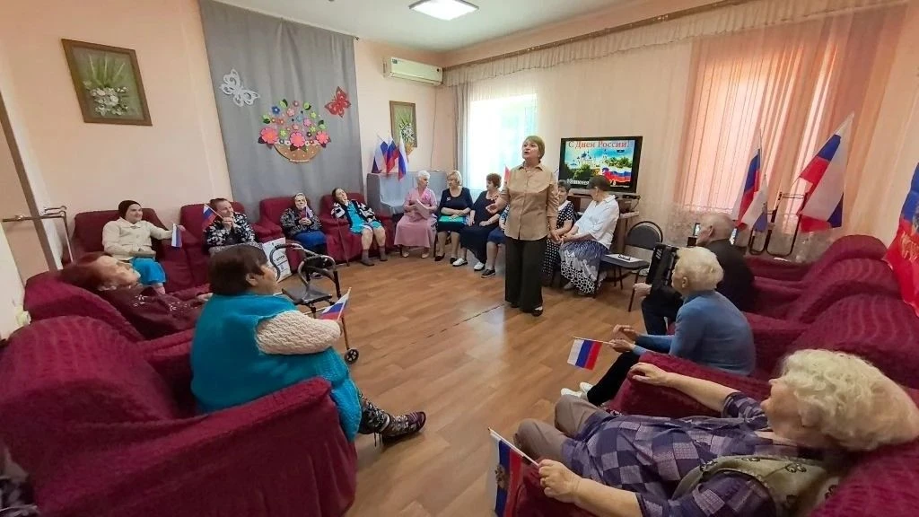 В преддверии замечательного праздника — Дня России,  сотрудники РДК организовали праздничную концерт
