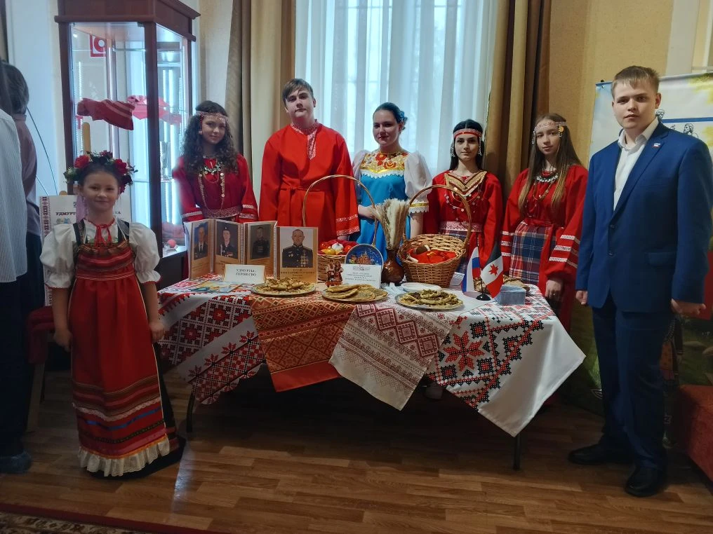 🎉Вчера наши ученики окунулись в атмосферу яркого и вдохновляющего фестиваля национальных культур «Е