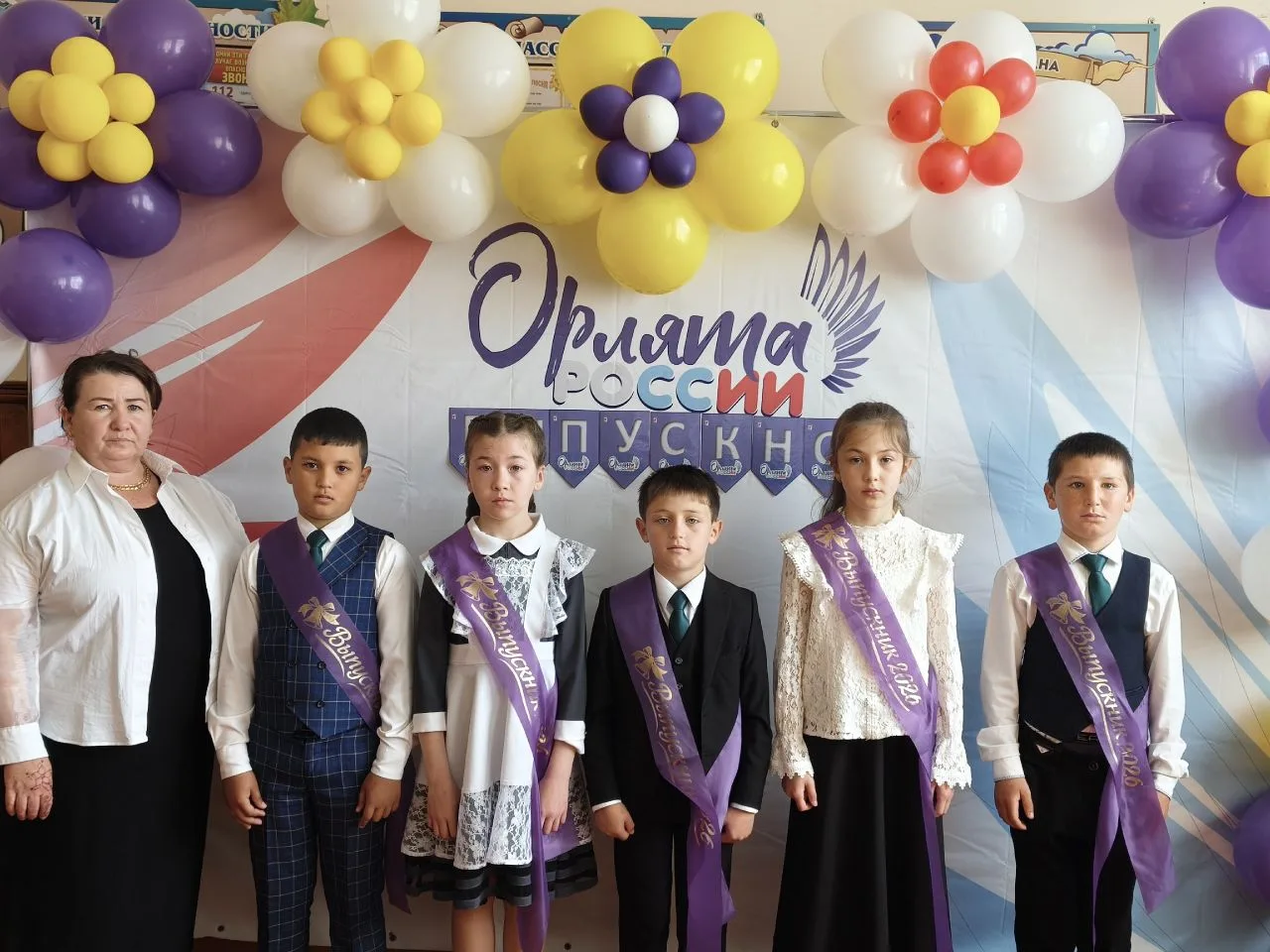🎓🌟 Вчера в нашей школе прошел незабываемый выпускной для четвероклассников - "Орлят России" подгот