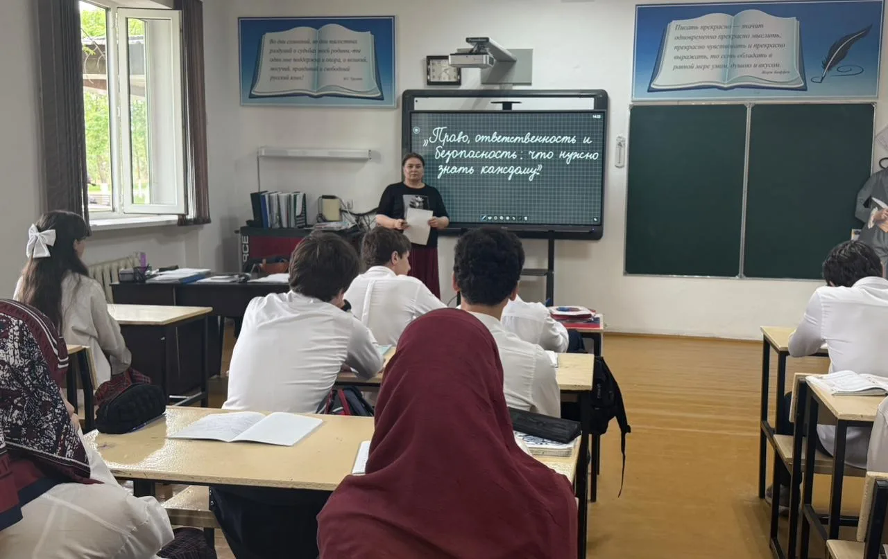 Ахмедова И. Н. провела беседу о том, какие права имеет школьник, за что он ответственен и что нужно 