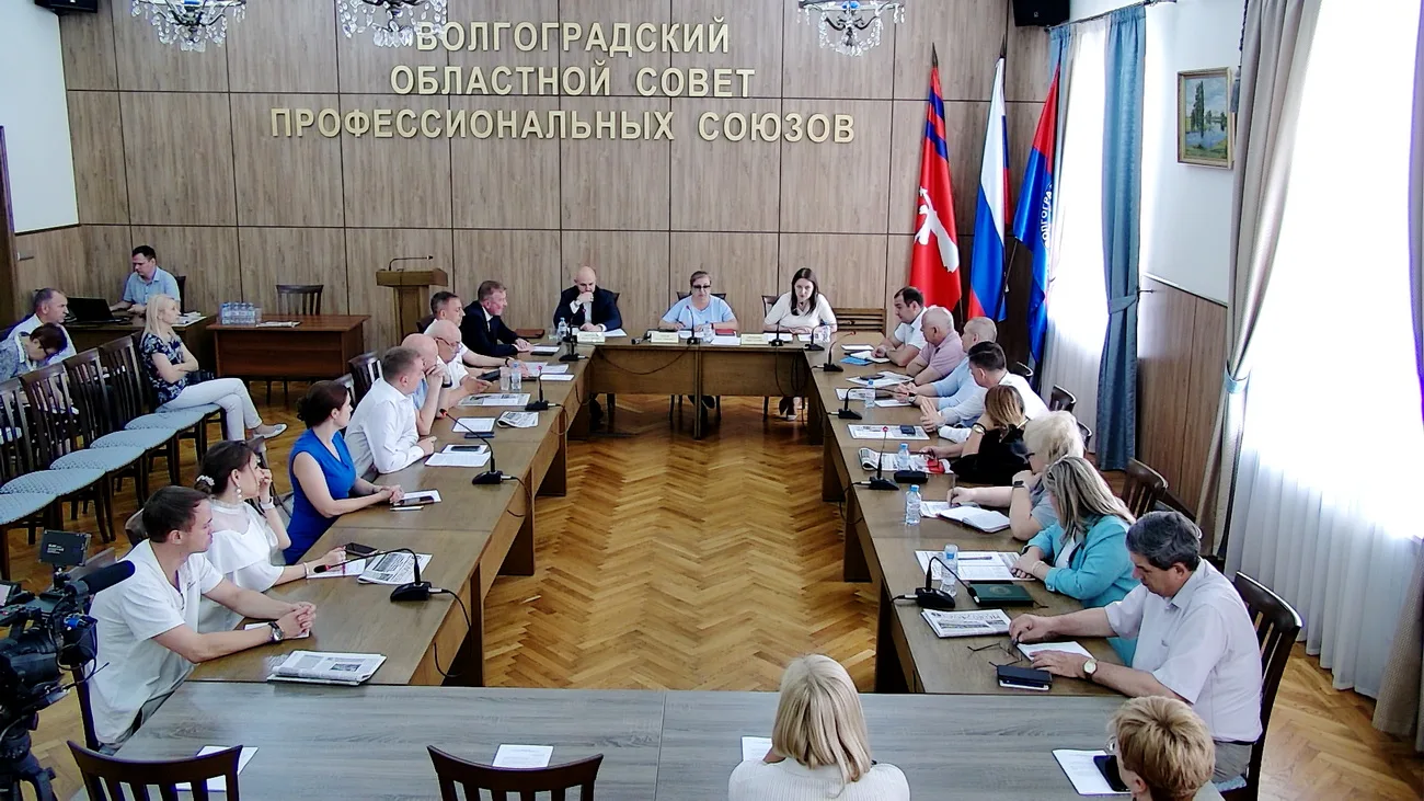 В Волгограде обсудили летнюю занятость подростков и социальную стабильность на предприятиях
 
16 июн