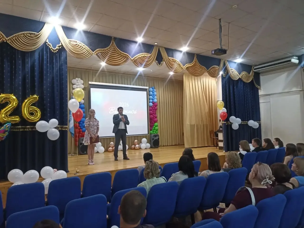 🌟В МАОУ СОШ 31 с утра 27.06.2026г. царит атмосфера праздника. Нарядные мальчишки и девчонки 11А  кл