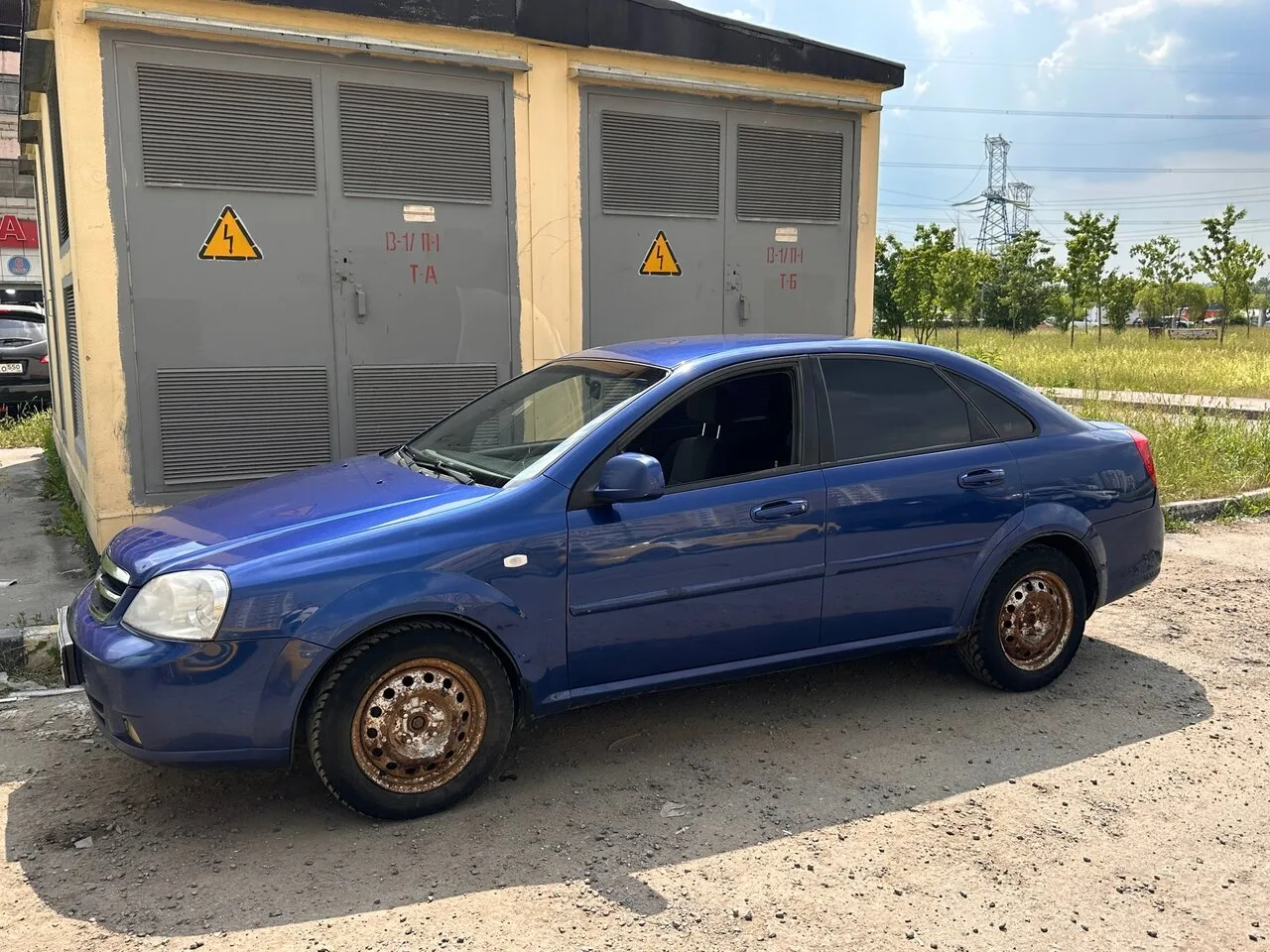 Chevrolet Lacetti
2011 год
200 тыс родной пробег
Вся в родной краске
Техника вся обслужена
1.6 механ