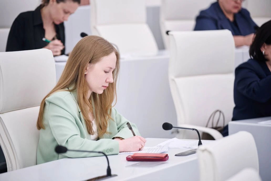 Сотрудница государственно-правового департамента ЯНАО Мария Пикун приняла участие в пробном Едином г