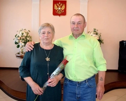 Сегодня в нашем отделе ЗАГС царила по-настоящему теплая и светлая атмосфера. Мы чествовали тех, на к