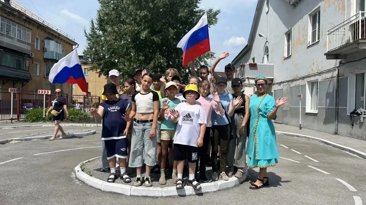 В преддверии праздника — Дня России — в нашем Доме детского творчества прошло яркое мероприятие! 

Р