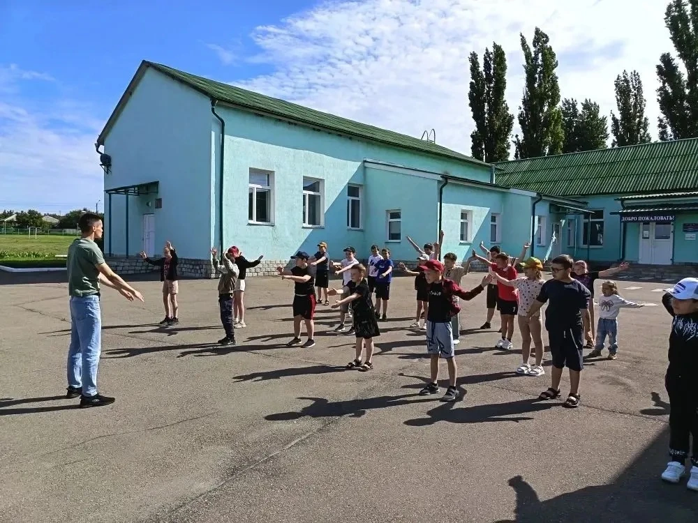 10 июня в летнем лагере ,Казачок, при МБОУ СОШ 2 прошел под названием ,День Здоровья. По традиции за