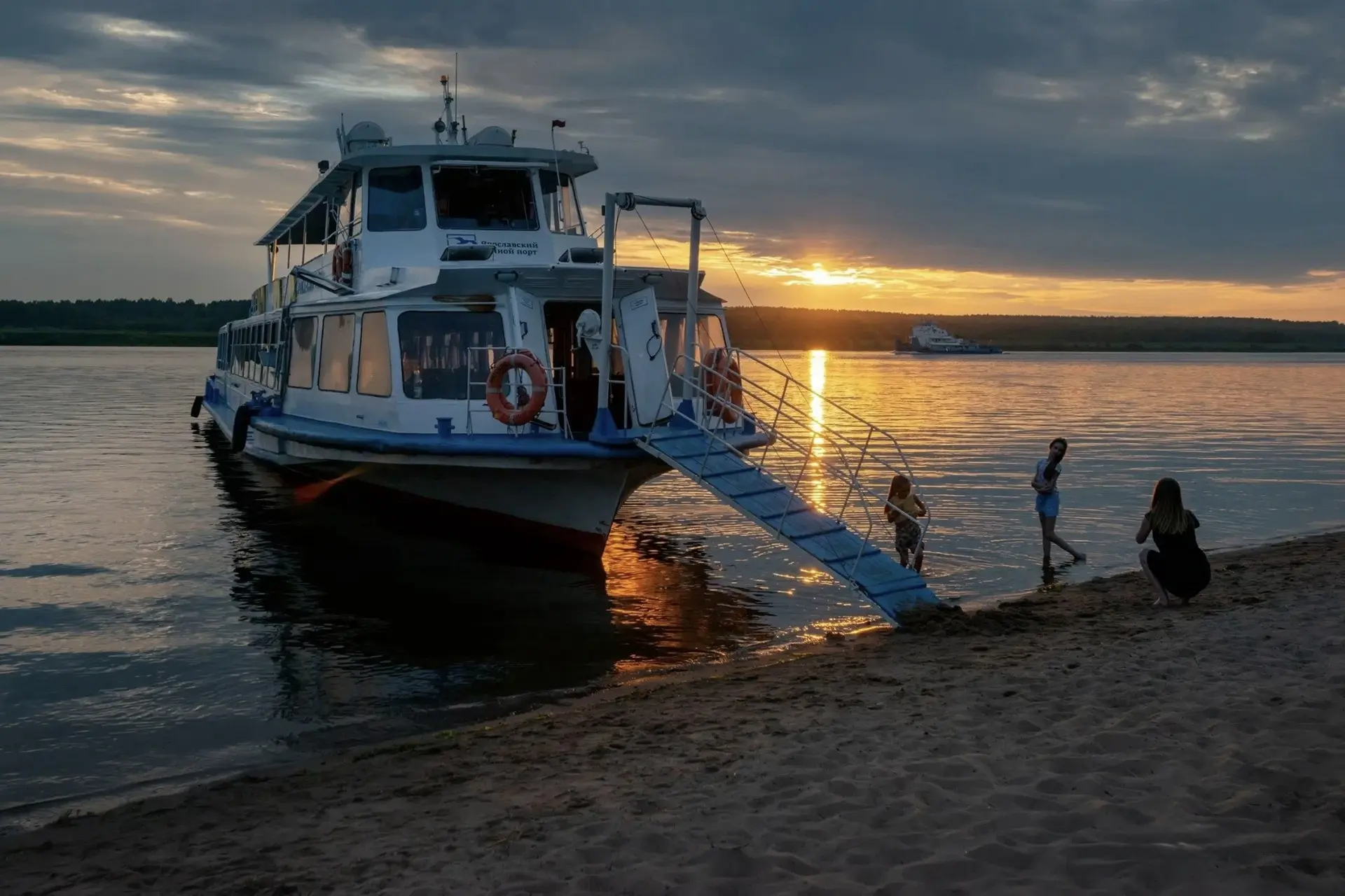 🛳️ Теплоход, Волга и джаз 

Совсем скоро джазовый центр отправит в плавание музыкальный теплоход. Н