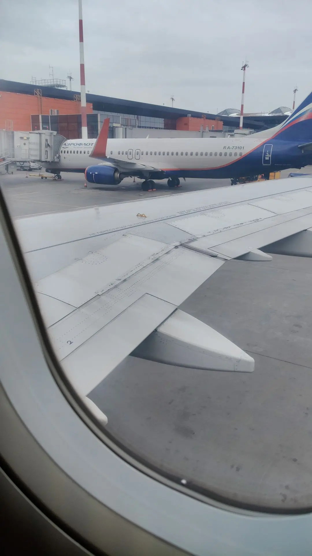 ✈️ Лететь 8+ часов? Не паникуйте. Вот ваш чек-лист подготовки к долгому перелёту

Длительные рейсы в