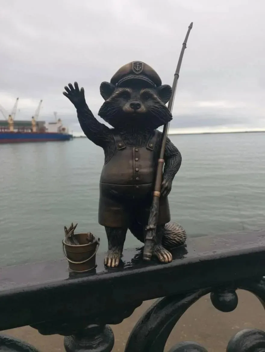 🦝 Вечер. Море. Набережная зовёт.

Сегодня тот самый вечер, когда хочется всё бросить и просто идти 