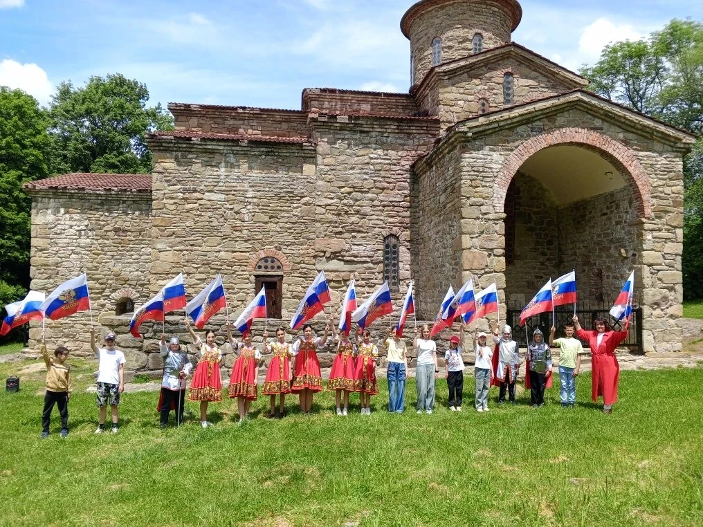 🇷🇺День России: культурный мост поколений!

🎈12 июня, наша страна отмечает значимый праздник – Ден