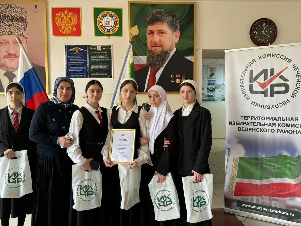 Сегодня на базе МБОУ «Тевзанинская СОШ им.С.С.Зумаева» прошел конкурс среди учащихся школ на знание 