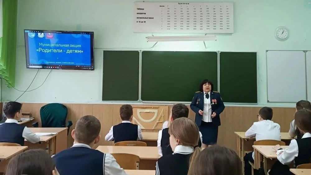 👨‍👩‍👧23 апреля 7 «В» класс стал участником муниципальной акции «Родители-детям».

Перед учащимися