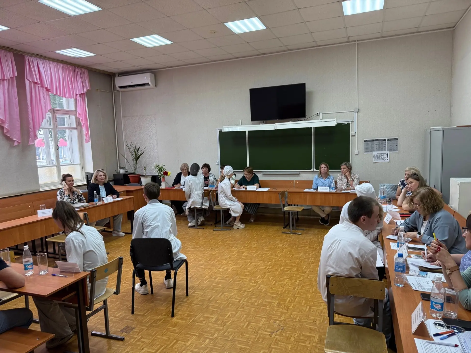 🏥«Трудоустройство - важный шаг в жизни выпускника!»🚑

В нашем колледже прошла ежегодная «Ярмарка в