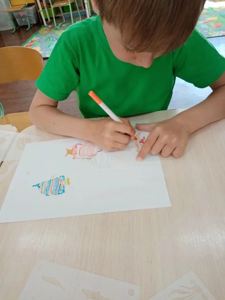 🎨 Трафареты в творчестве дошкольников: простой инструмент с огромной пользой! 🎨

Трафарет — это не