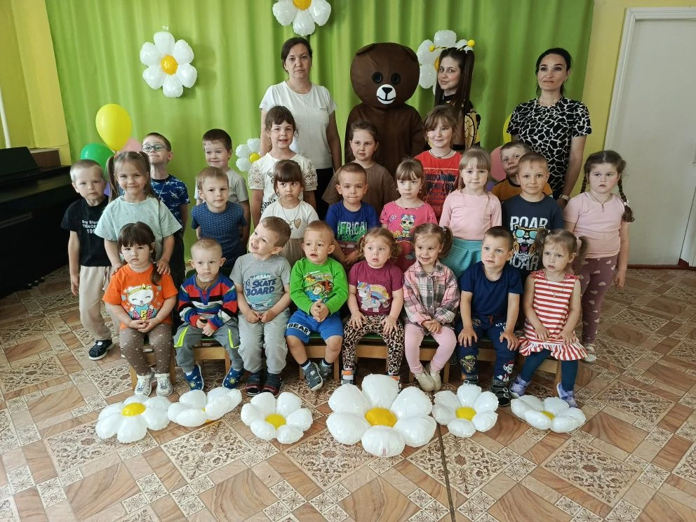 «Пчёлка Майя в гостях у ребят» 🐝

 В пятницу в нашем детском саду прошло замечательное летнее развл