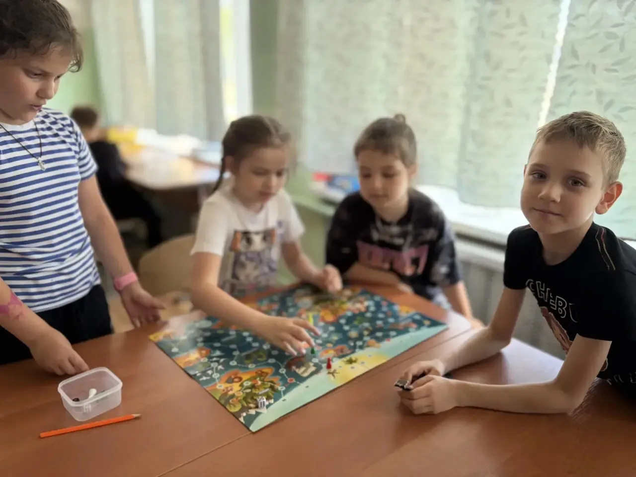 День сказок, приключений и правил безопасности 🌞
Сегодня в лагере «Одуванчик» случилось всё самое и