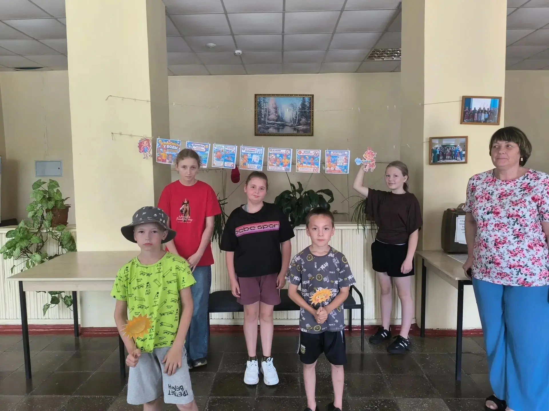 🌊 Безопасность прежде всего!

В фойе филиала с. Иннокентьевка появился стенд «Безопасность у воды» 