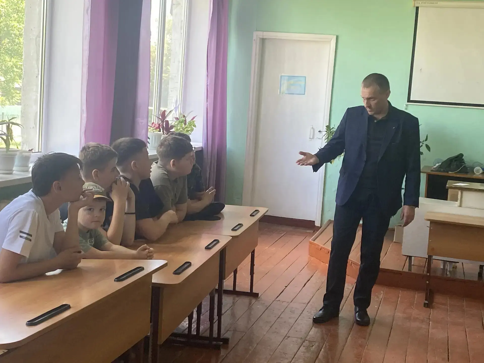 Сегодня в оздоровительном лагере МБОУСОШ 9 состоялась встреча с ведущим специалистом   по делам несо