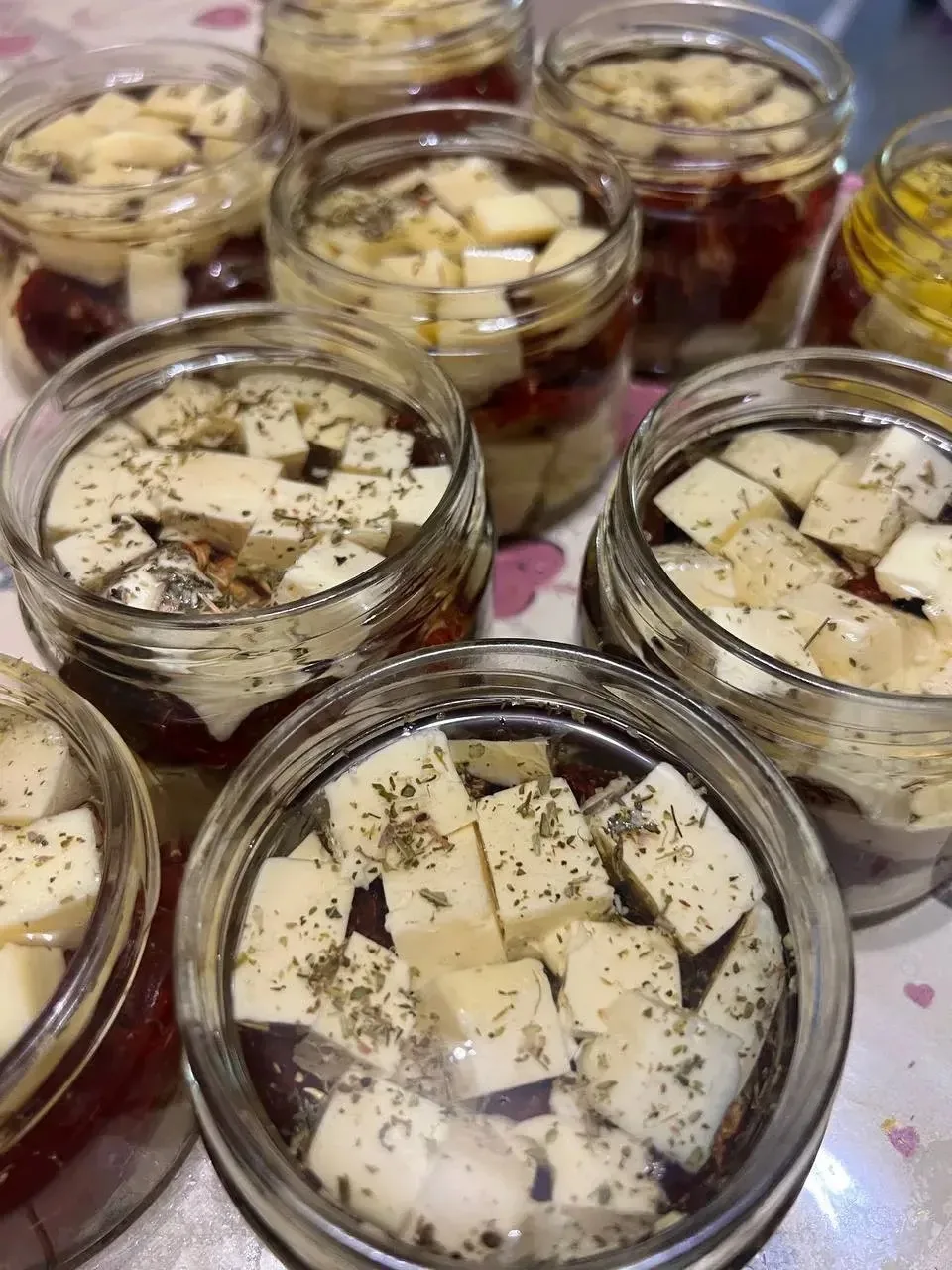 Вяленые томаты с сыром 🍅 

0,25 л - 350 руб