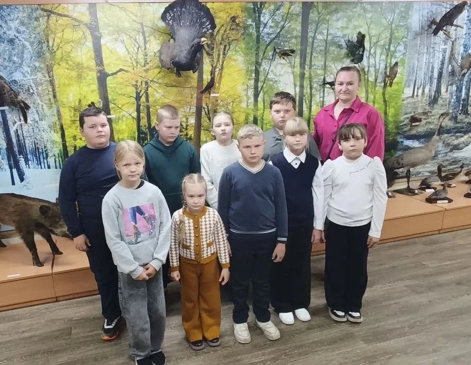 Обзорная экскурсия по залам музея прошла сегодня для ребят из Маршанской СШ.
Дети с большим воодушев