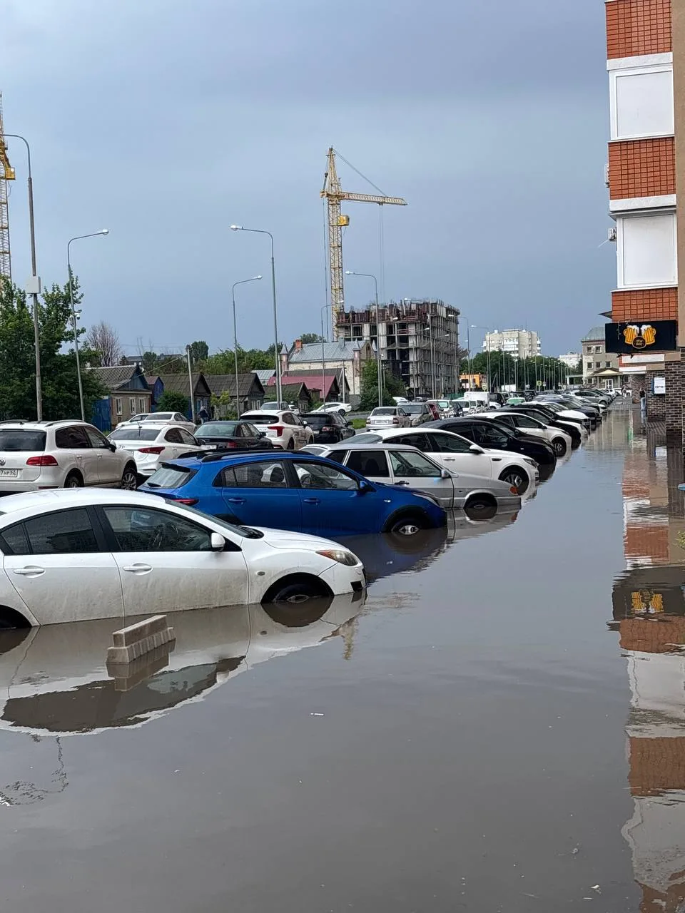 Пушкина 87, энгельс. когда администрация города обратит внимание??? к магазинам нереально подойти