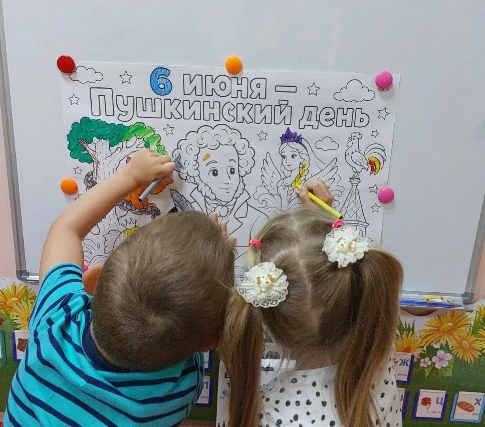 Читайте сказки!
И будет жизнь тогда полна
Тепла и ласки.
Читайте Пушкина всегда–
Вот вам подсказка,
