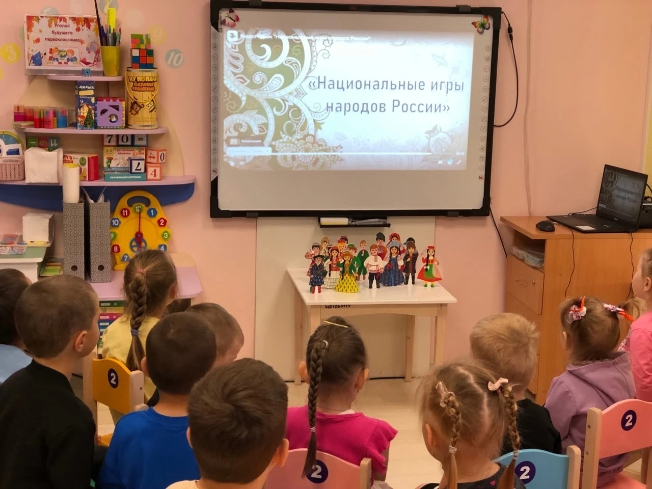 Сегодня в ходе тематического занятия, 
приуроченного к Году единства народов 
России (2026), мы с ре